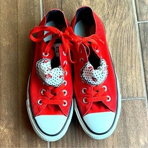 Red Converse with lady bug detail, super cute! 🐞